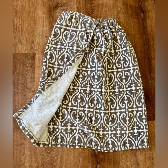 Cotton Gray and White Patterned Bath Towel Skirt - Picture 7 of 8